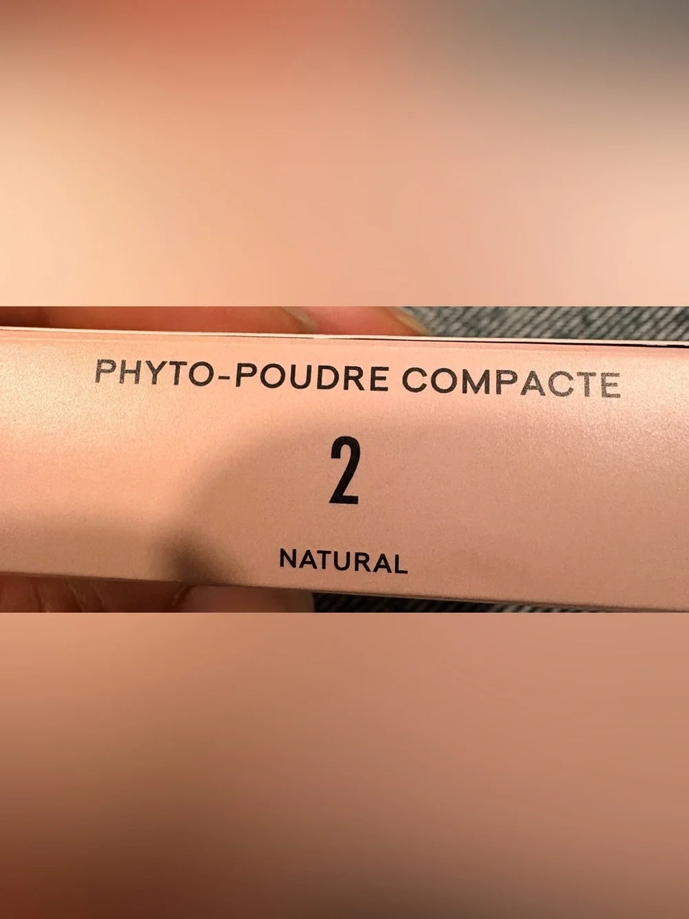 Ultra-soft and creamy, Phyto-Poudre Compact blends instantly into the skin for a
